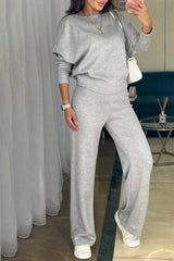 Női szett aszimmetrikus felsővel és lezser nadrággal