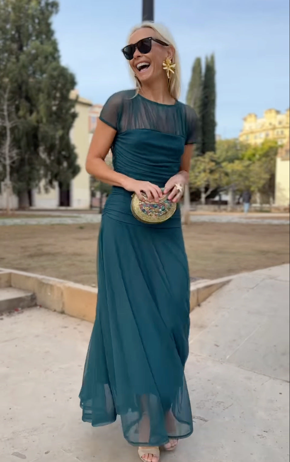 Női alkalmi sifon ruha kerek nyakkal és varrással