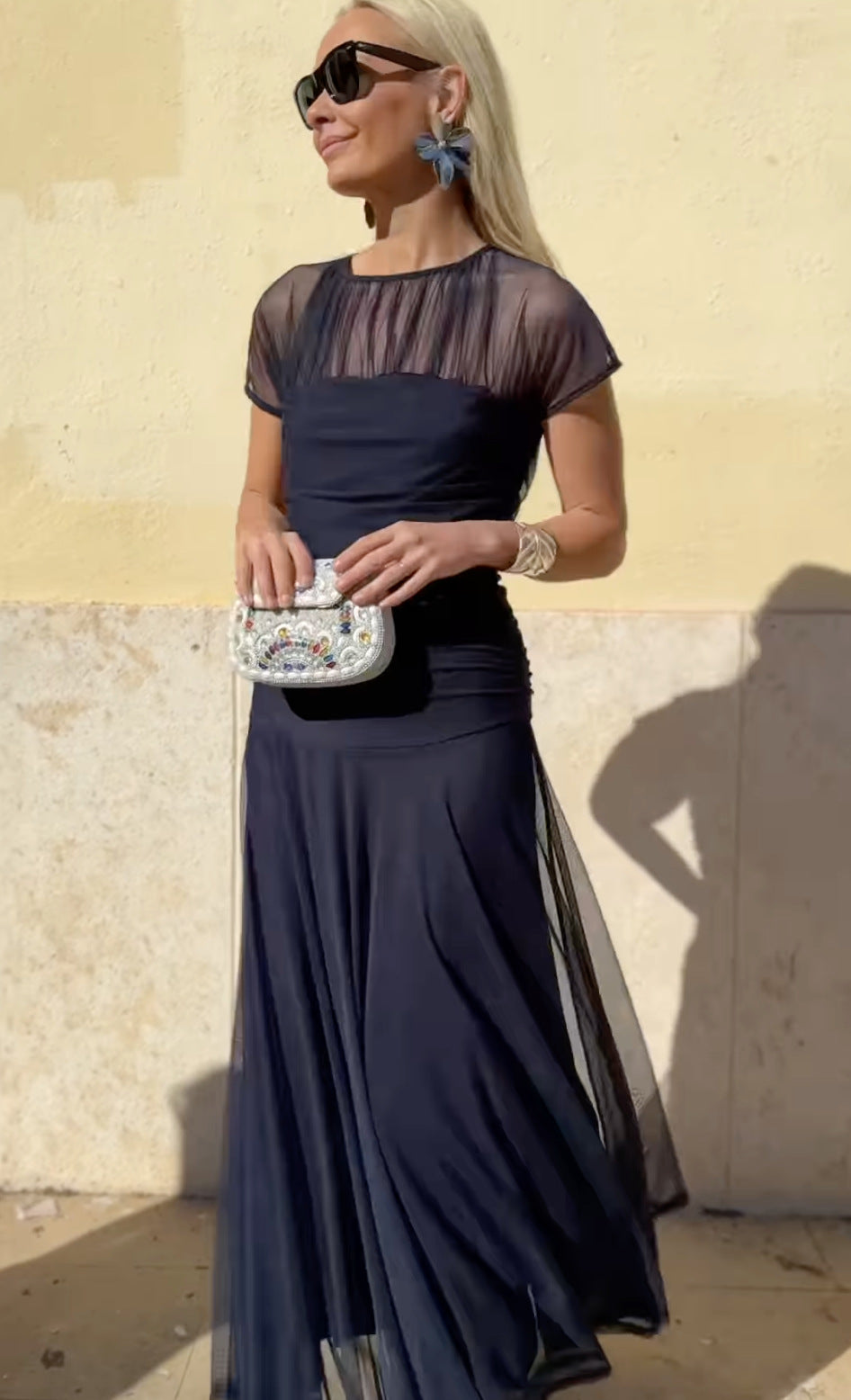 Női alkalmi sifon ruha kerek nyakkal és varrással