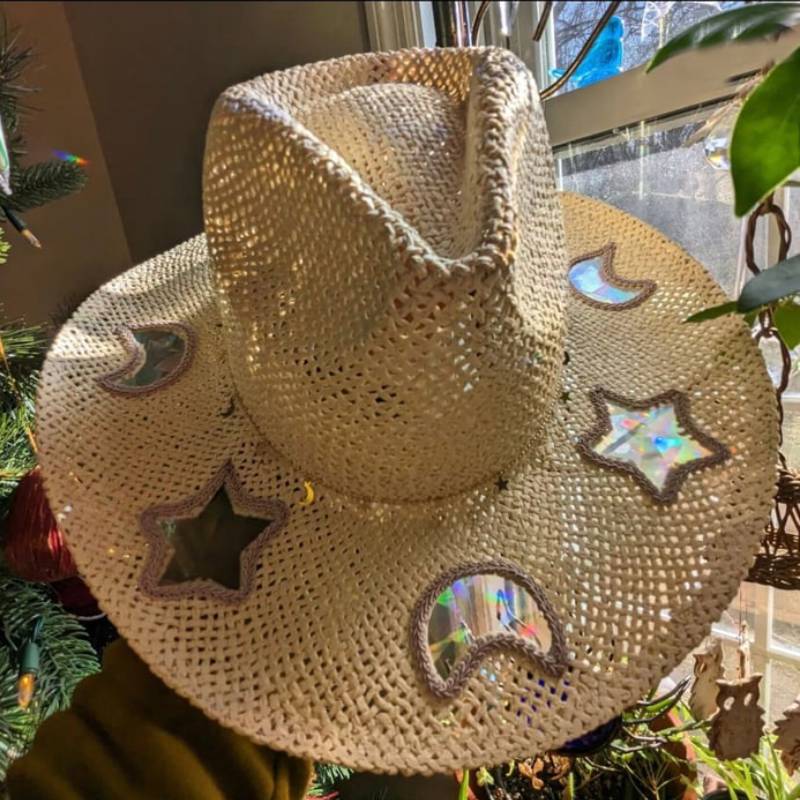 🌞Nyári akció 49% kedvezménnyel🤠Suncatcher Cowgirl szalmakalap✨Készíts szivárványt bármikor, bárhol!