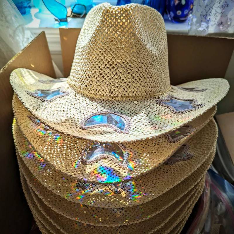 🌞Nyári akció 49% kedvezménnyel🤠Suncatcher Cowgirl szalmakalap✨Készíts szivárványt bármikor, bárhol!