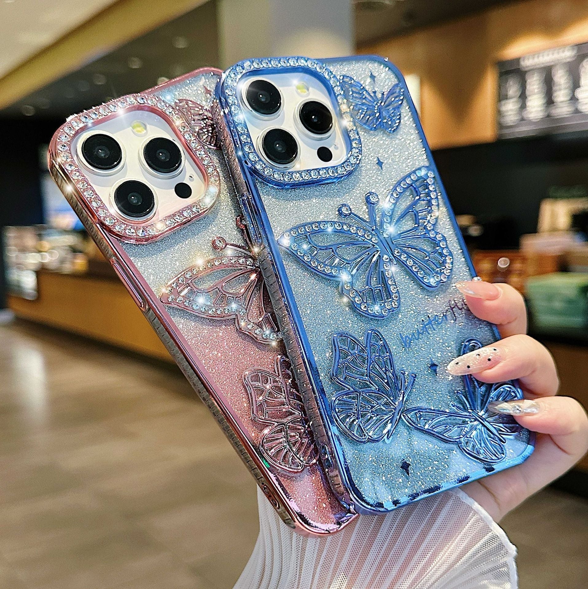 🔥Újdonság az iPhone 17 sorozatú telefontokokban - dekoratív tok fényes kristályokkal és pillangóval iPhone-ra