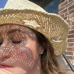 🌞Nyári akció 49% kedvezménnyel🤠Suncatcher Cowgirl szalmakalap✨Készíts szivárványt bármikor, bárhol!