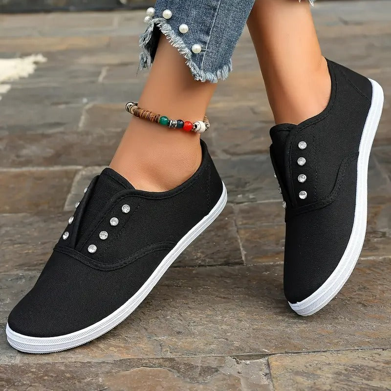 Női lapos talpú ortopéd cipő strasszokkal