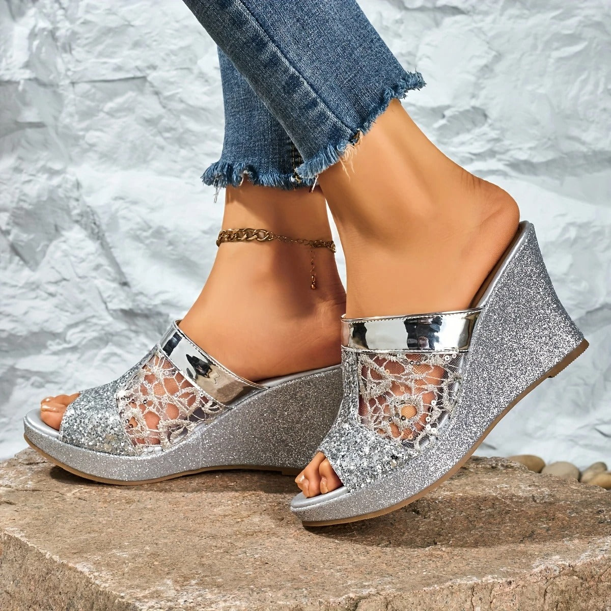 Elegáns csipke magassarkú szandál